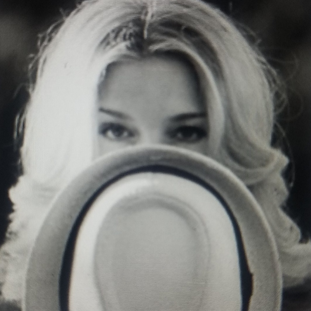 Meet your Posher, Kira